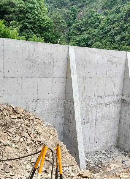 南阳卧龙区重力式挡土墙