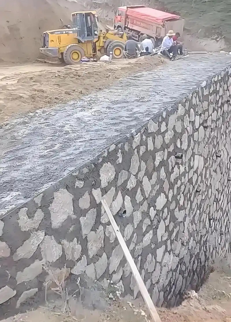 南阳卧龙区边坡加固